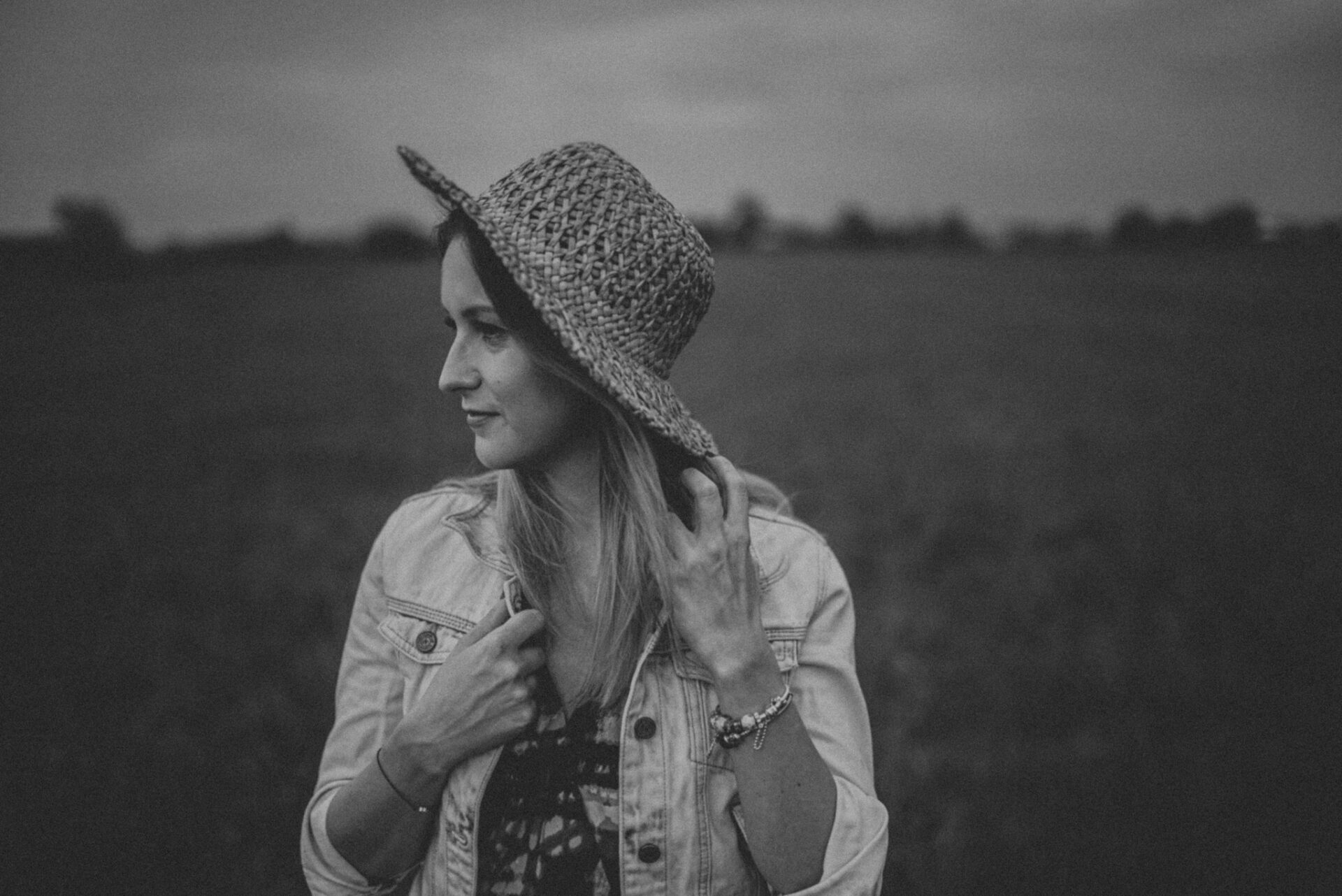 SAW 2514 Kobieca sesja - Łomianki