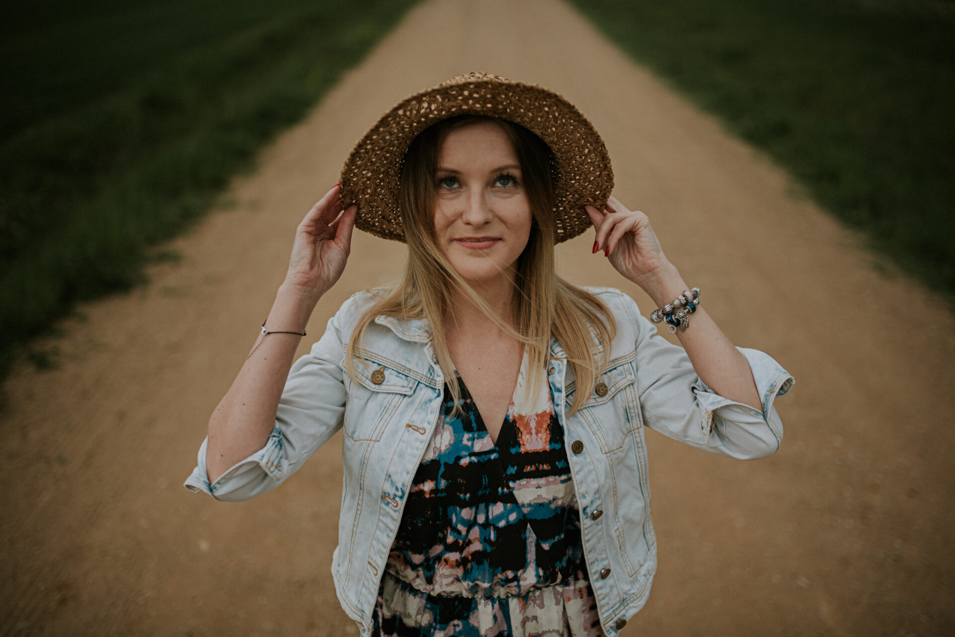 SAW 2568 Kobieca sesja - Łomianki