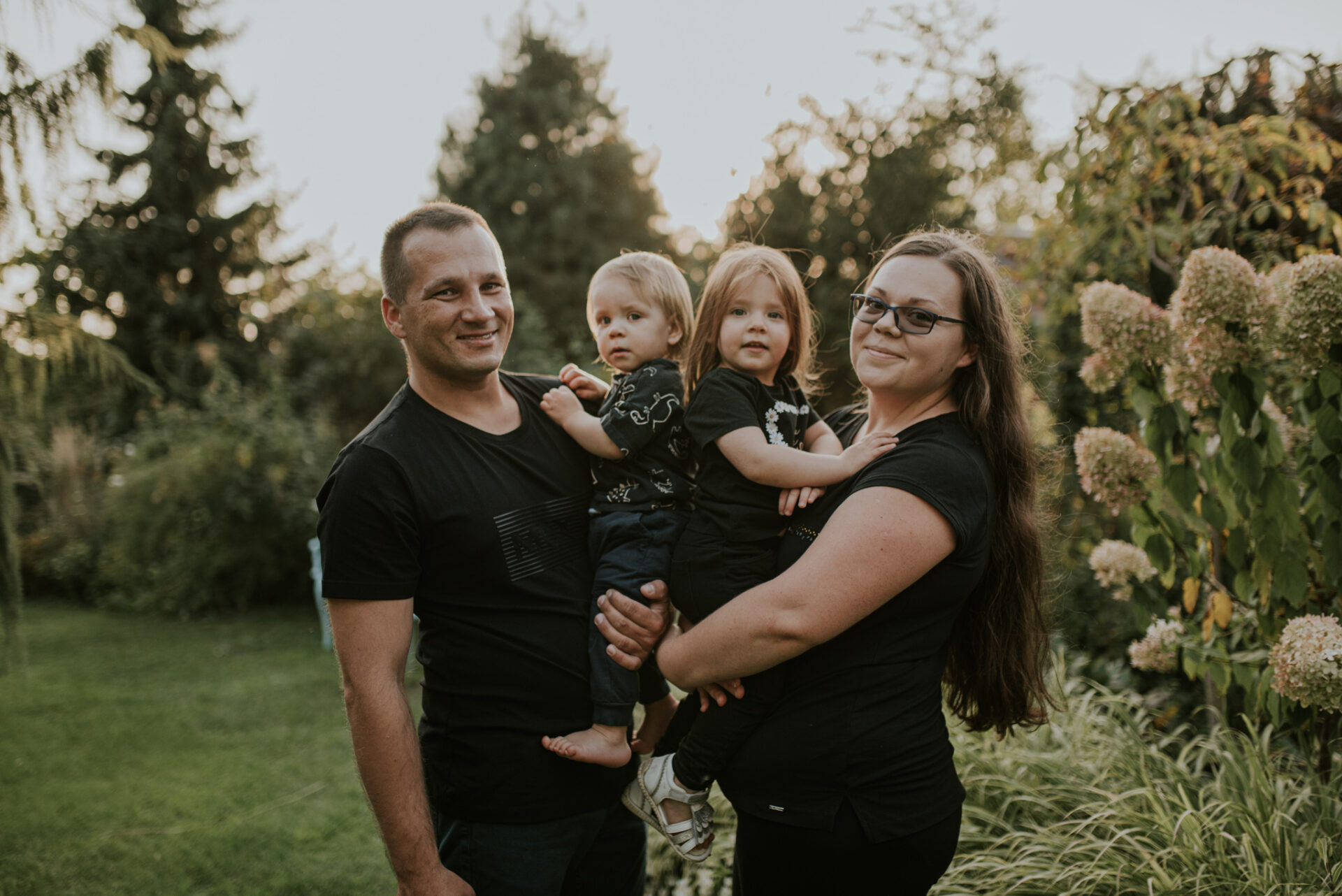 SAW 3136 Sesja rodzinna w zaczarowanym ogrodzie