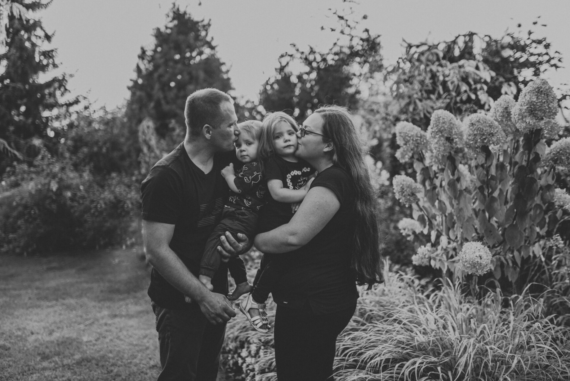 SAW 3159 Sesja rodzinna w zaczarowanym ogrodzie