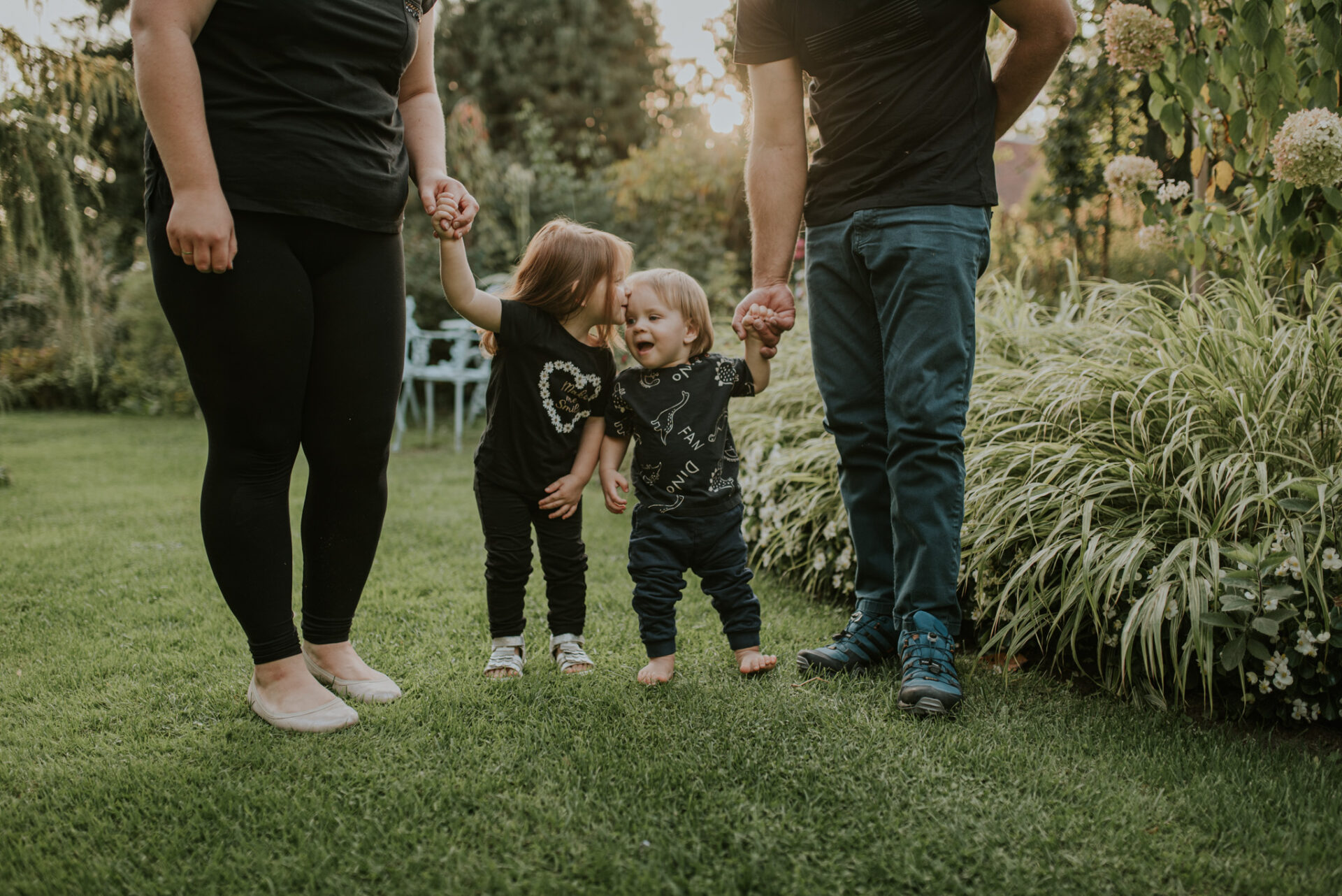 SAW 3207 Sesja rodzinna w zaczarowanym ogrodzie