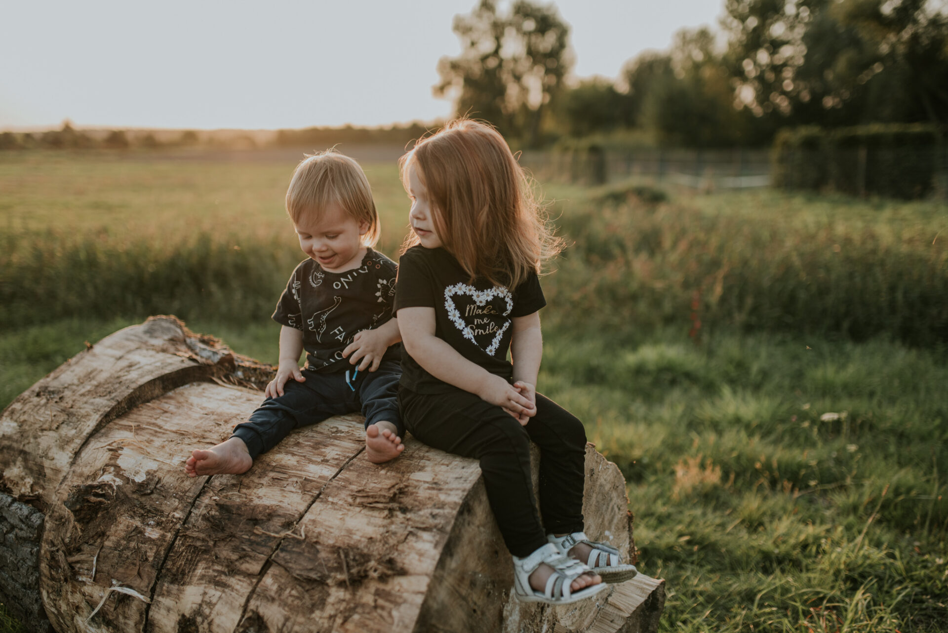 SAW 3505 1 Sesja rodzinna w zaczarowanym ogrodzie