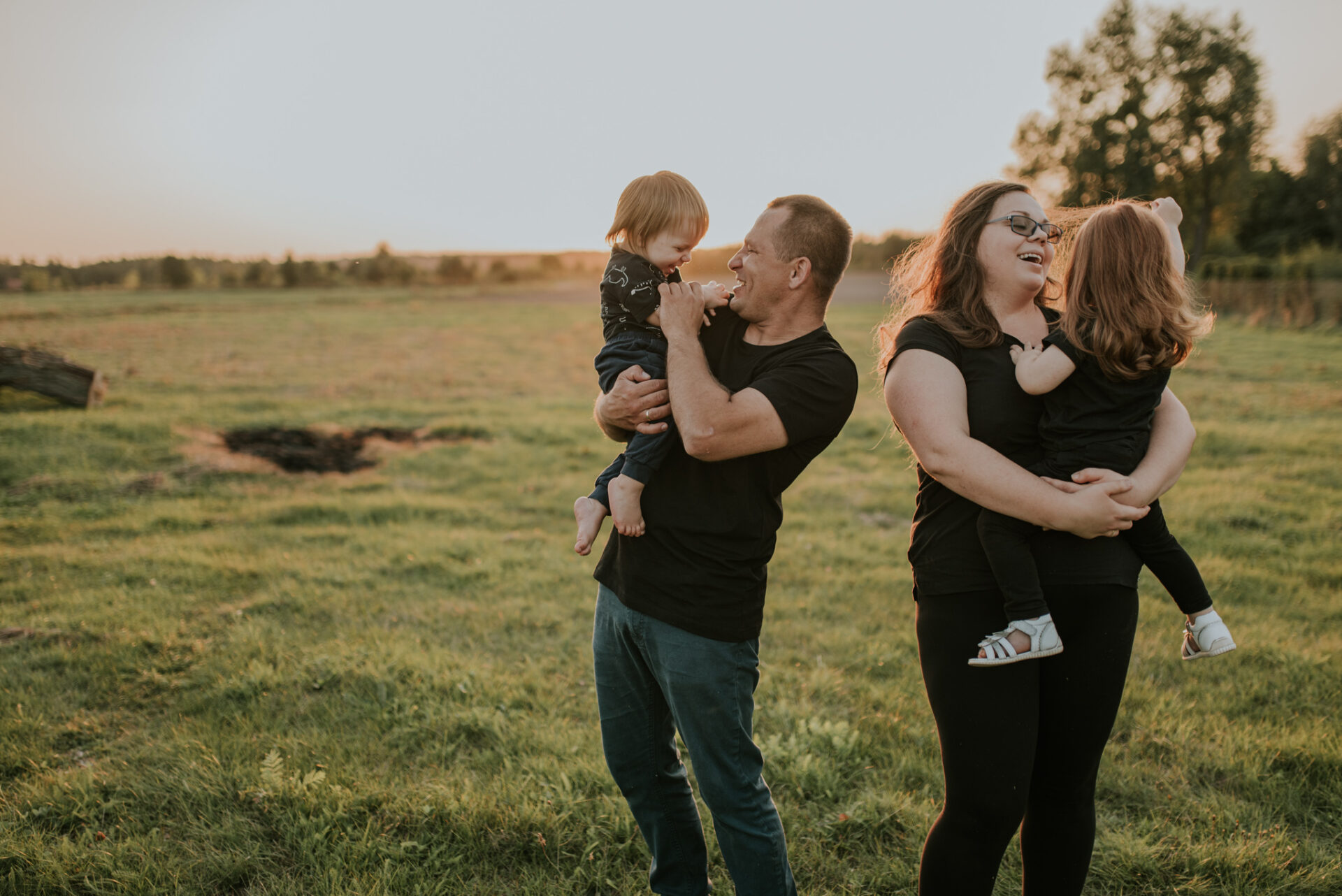 SAW 3779 Sesja rodzinna w zaczarowanym ogrodzie